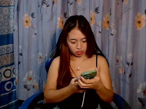 urlover_mae26 webcam