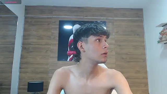 draxblade09 (M twink) - Take offmy shirt and bathe my abs in oil