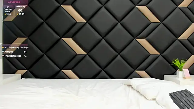 geraldinesandoval (F young) - Doggy and show pussy