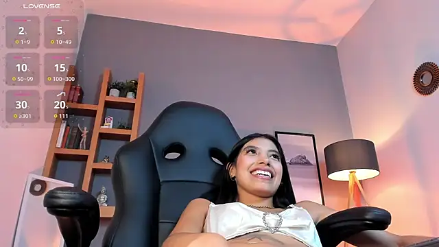 tiffany_low - Tiffany_Low's free webcam - UK Sex Cams