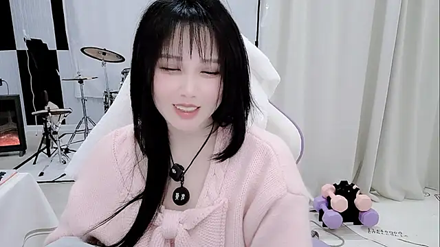 evangelin-e - Evangelin-e's free webcam - UK Sex Cams