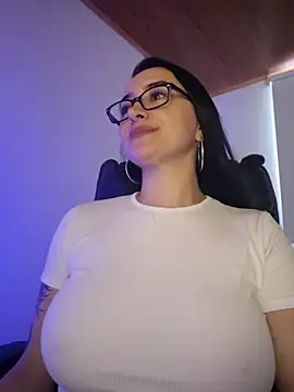 preetypeach (F milf) - Show boobs and flex at goal