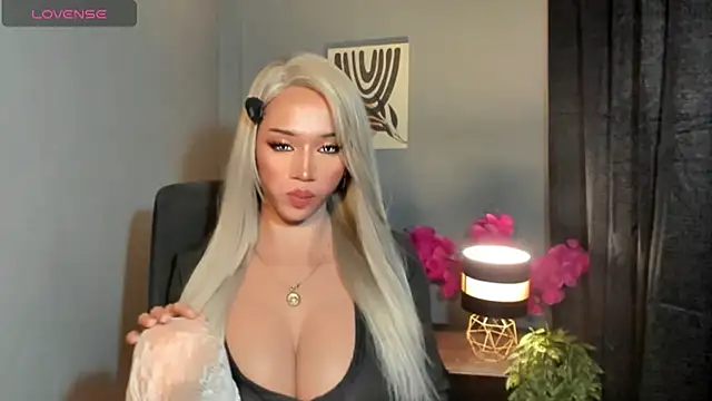 SeductiveAiraCumLoader webcam