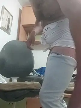 skrigul12 - Skrigul12's free webcam - UK Sex Cams