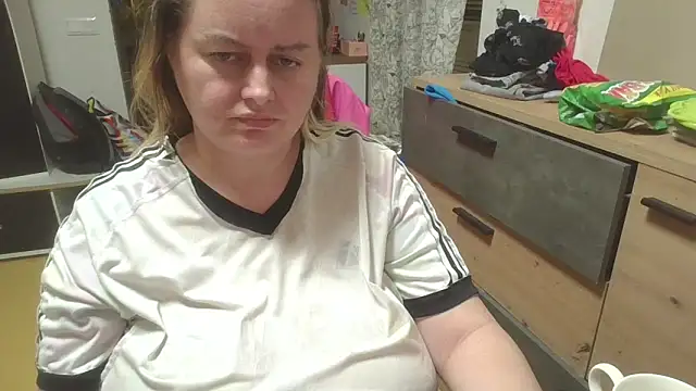 meliss_official9 - Meliss_Official9's free webcam - UK Sex Cams