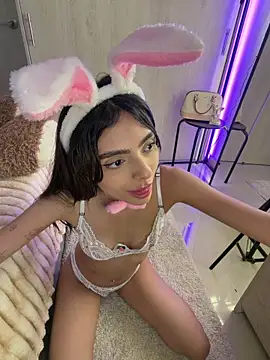 zaraluuv - ZaraLuuv's free webcam - UK Sex Cams