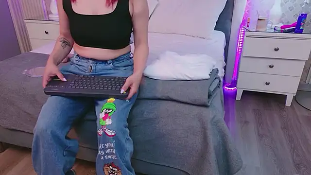 taniablaze - TaniaBlaze's free webcam - UK Sex Cams