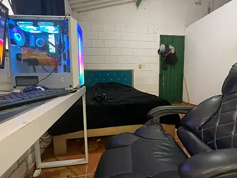 max_thehorsedick - Max_TheHorseDick's free webcam - UK Sex Cams