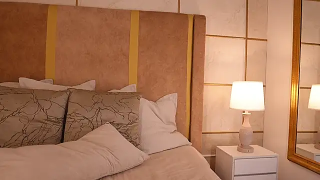 lyrabellini - Lyrabellini's free webcam - UK Sex Cams