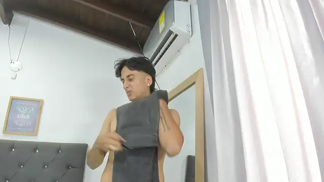 EsmeraldaNaim webcam