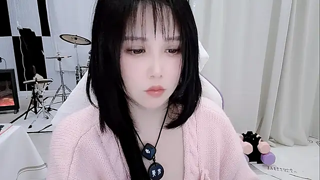 evangelin-e - Evangelin-e's free webcam - UK Sex Cams