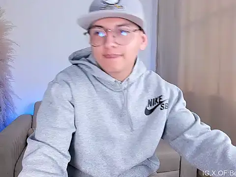 A_lejandro_08 webcam