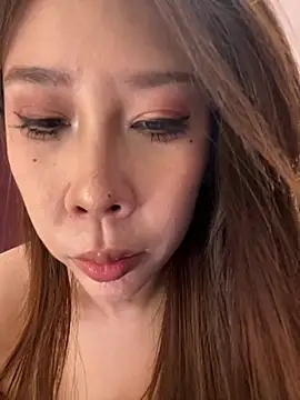 美女qianhan_x在线直播