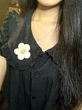 nhinhi18 - Nhinhi18's free webcam - UK Sex Cams