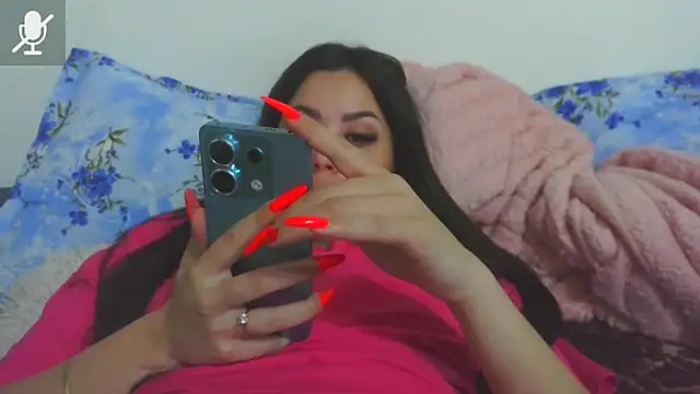 LovelyJulliette webcam