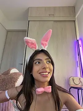 zaraluuv - ZaraLuuv's free webcam