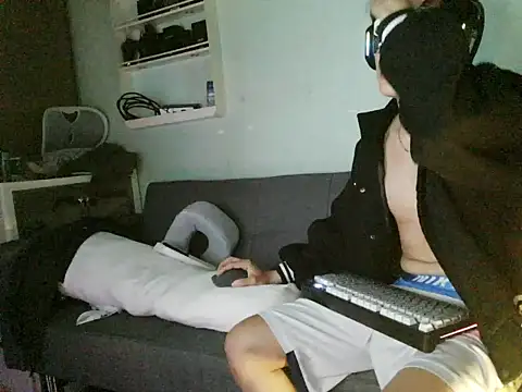 boyhigh1997 live sex cam