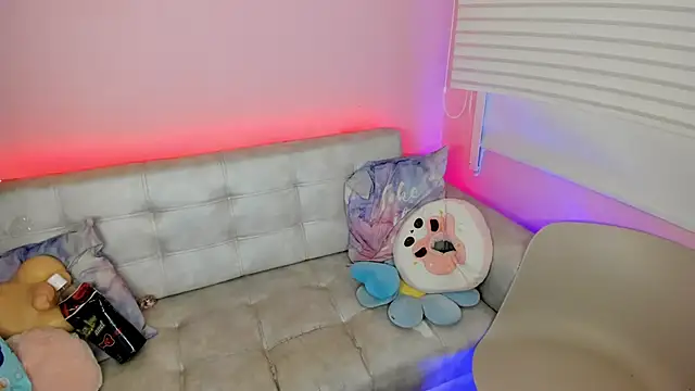 tinysara - Tinysara's free webcam - UK Sex Cams