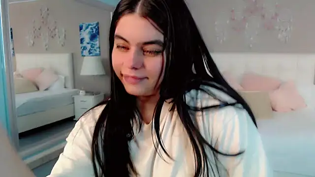 _Maddison_Ivanova_ webcam