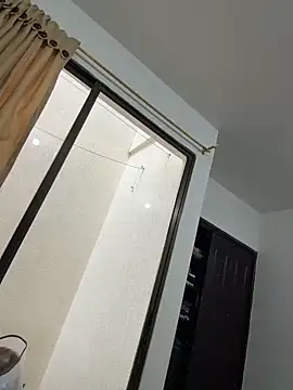 Amelie-RedHoney webcam