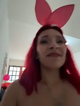 Amelie-RedHoney webcam