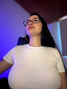 preetypeach (F milf) - Show tits and slap at goal