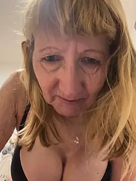 Webcam Model (MatureKim)  is live.Free join now!