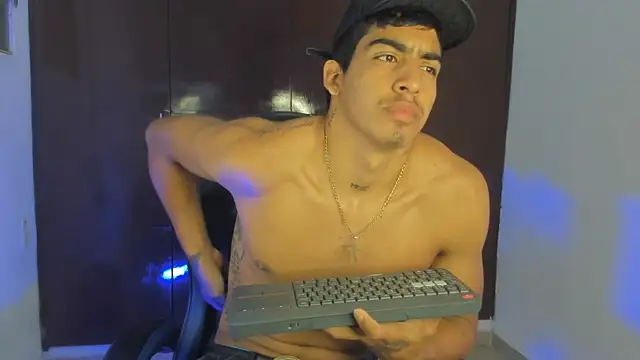 Milo_LatinBoy webcam