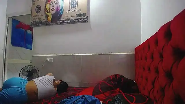 Triogirlhorny_ webcam