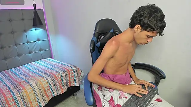 Dark_Desiree18 webcam