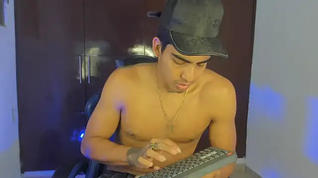 Milo_LatinBoy webcam