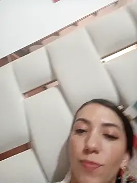 Webcam Model (LunaZambrano) is live