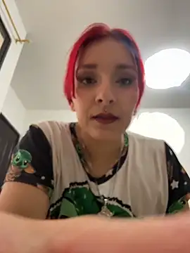 Amelie-RedHoney webcam