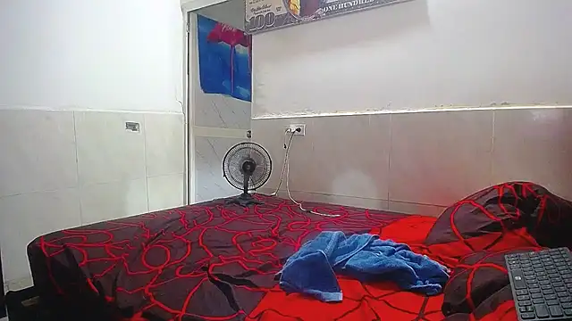 Triogirlhorny_ webcam