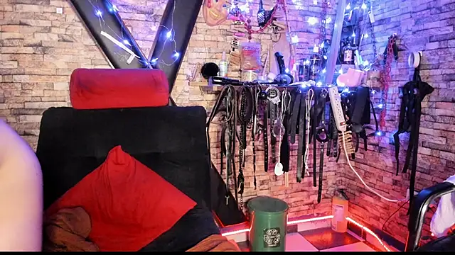 Liltildeman_moon webcam