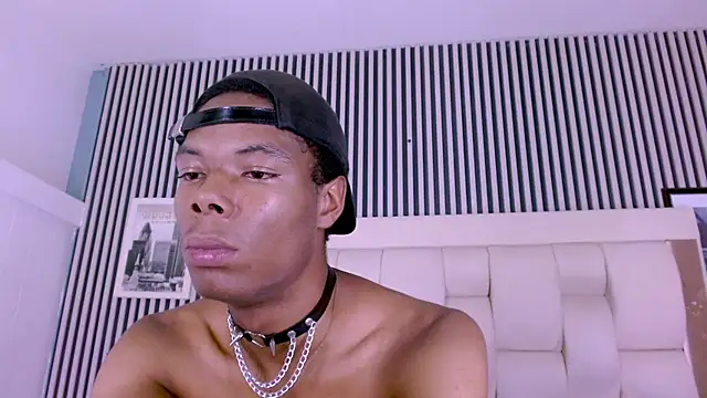 santiago_ortiz_ - Santiago_Ortiz_'s free webcam - UK Sex Cams