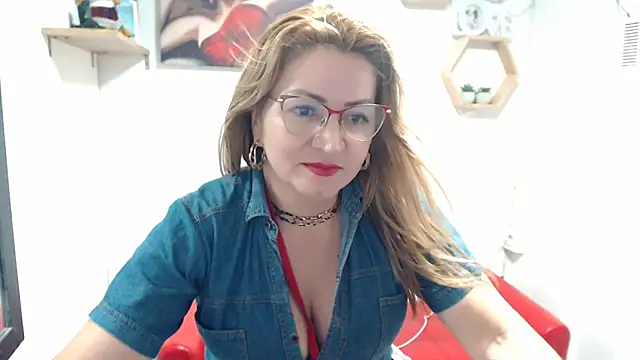 divax_monserrat - DIVAX_MONSERRAT's free webcam - UK Sex Cams