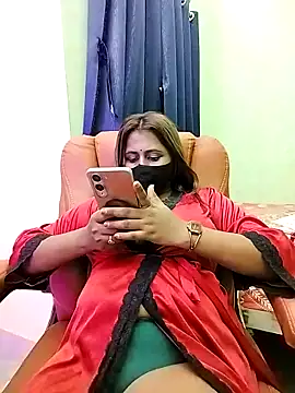 Webcam Model (LoveLy-Soneya)  is live.Free join now!