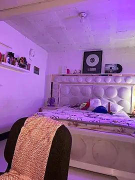 lucianaroy - Lucianaroy's free webcam - UK Sex Cams