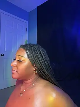 Webcam Model (CoCoGoddess_)  is live.Free join now!