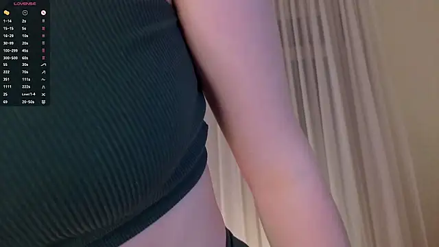 stacywatts (F young) - Take off top and massage boobs 💦