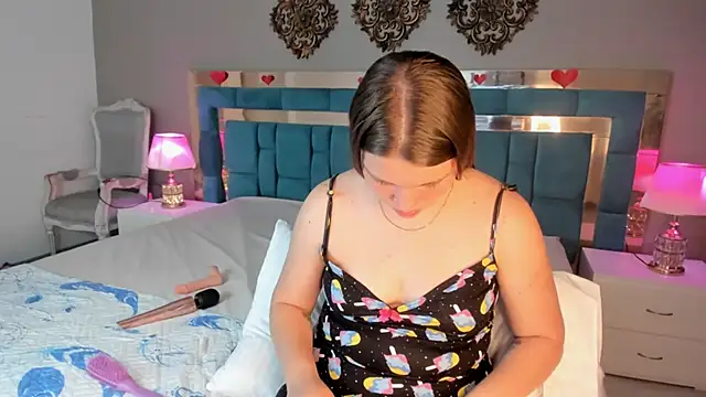 liiavelvet (F teen) - Hand bra 😈