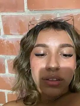 Webcam Model (liahot69)  is live.Free join now!