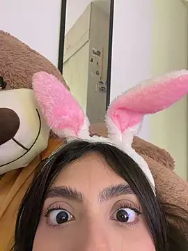 zaraluuv (F young) - Fingering my pussy very slow