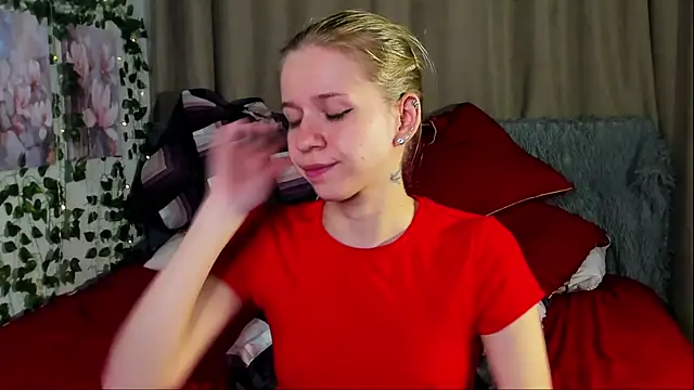 Crazy_baby_fox webcam