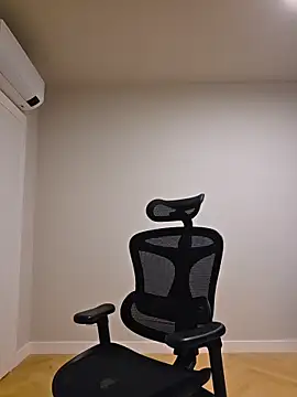 Webcam Model (MiaRides19)  is live.Free join now!