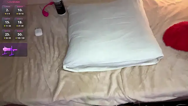 MaryjaneSpider webcam