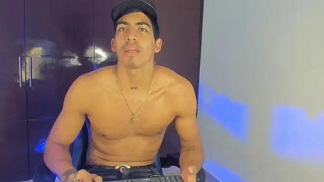 Milo_LatinBoy webcam