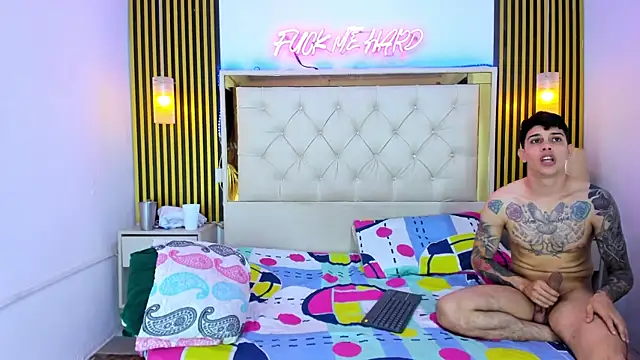 Adventurous_Boys webcam