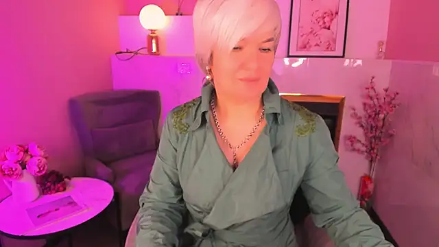 carmensoft (F mature) - Flirt and meaningful conversation